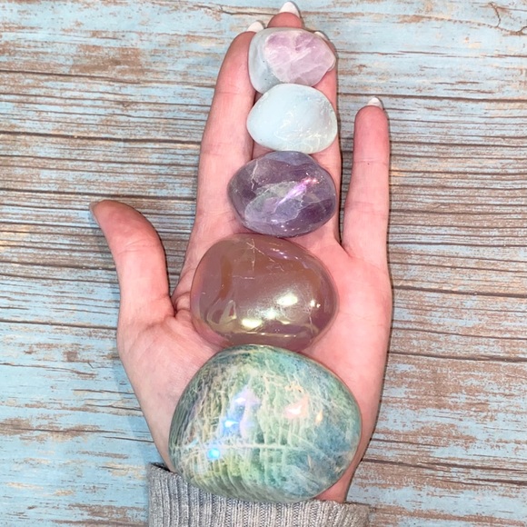 Lot of 5 Healing Palm Stones Aura Quartz Amethyst Opalite Kunzite - Picture 2 of 7